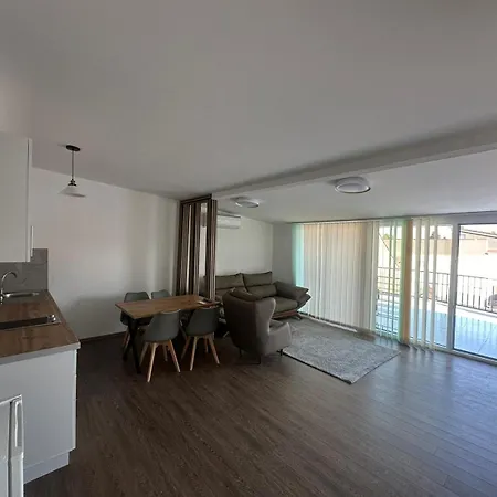 Platinum Apartment *
